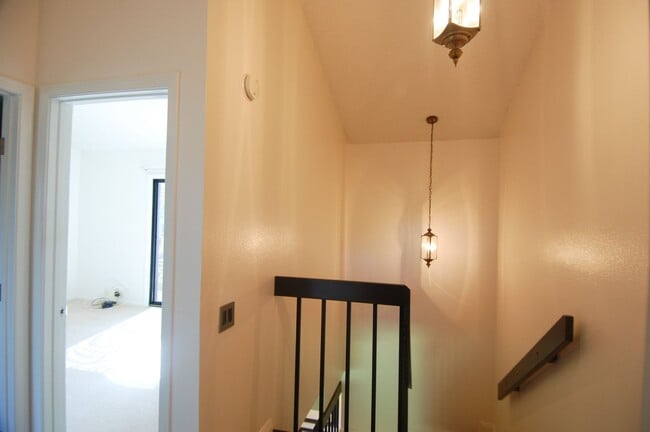 Building Photo - 2 Bedroom Condo in Presidential Heights 1 with Private back patio!!