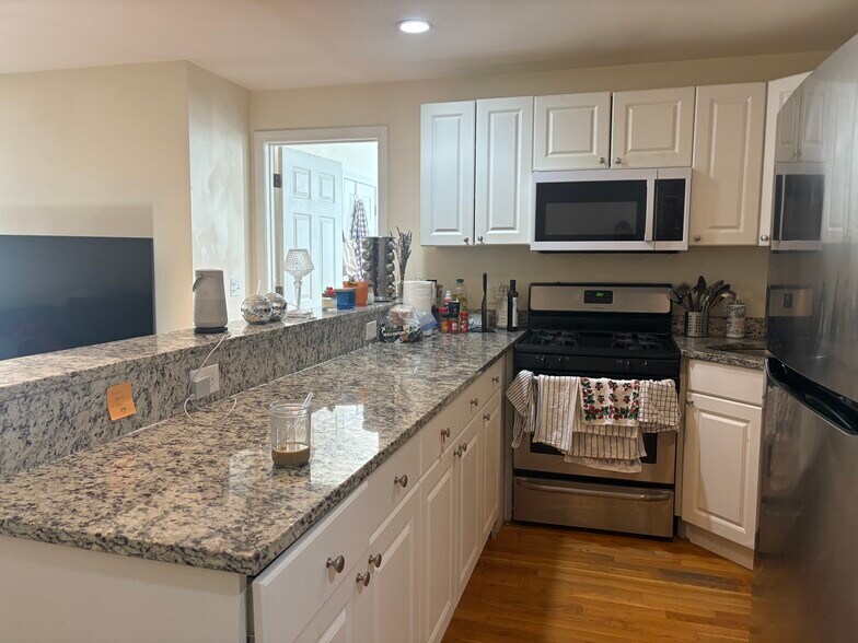 Building Photo - 60 Egmont St