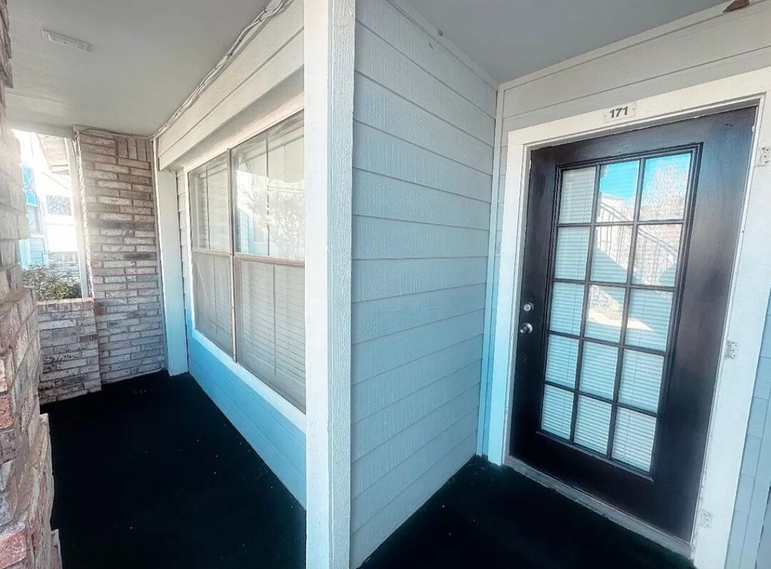 Building Photo - 3406 Country Club Dr W
