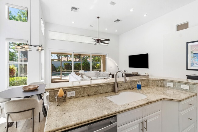 Building Photo - 6213 NW 21st Ct