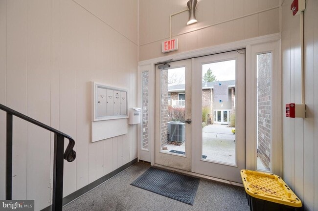 Building Photo - 2912 State Hill Rd