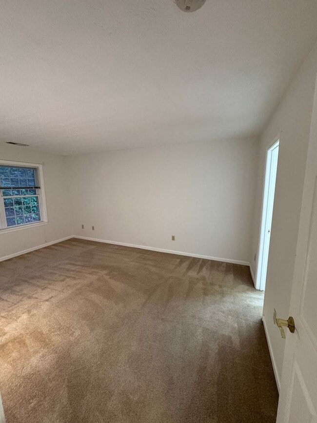 Building Photo - Single level duplex