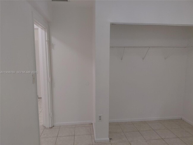 Building Photo - 13950 NE 2nd Ave