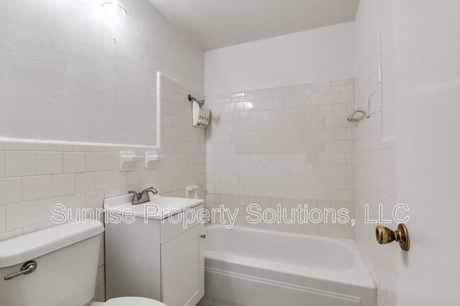 Building Photo - 923 NW 5th St