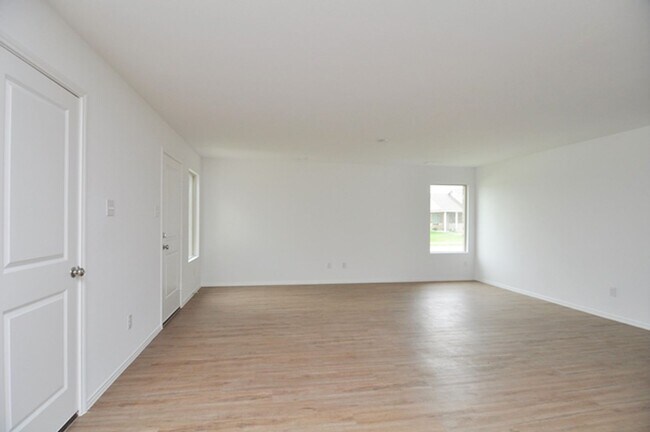 Building Photo - AVAILABLE NOW - Like-New 2024 Lennar Home in Amenity-Rich Community | 3 Bedrooms, Granite Counter...