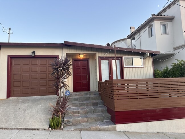 Single Family Home - 640 8th Plz