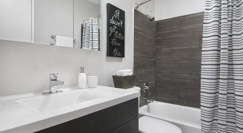 Building Photo - 903 N State St