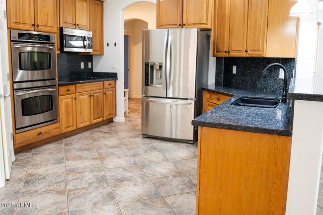 Building Photo - 4522 W Ravina Ln