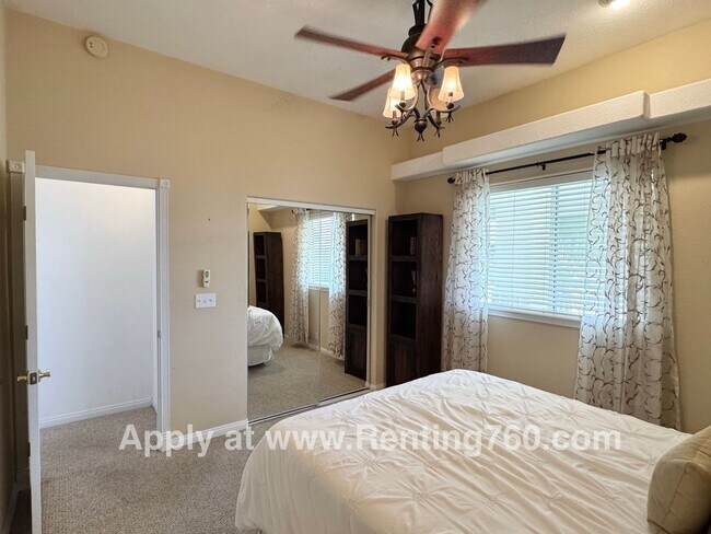 Building Photo - Incredible City Views In Western Hills Est...