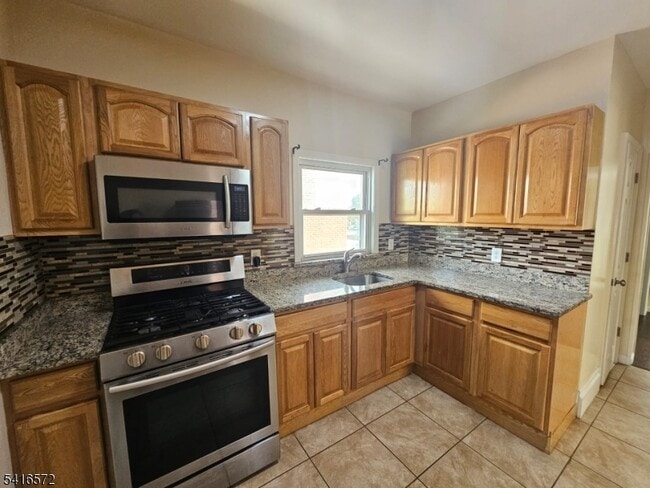 Building Photo - 240 Copeland Ave