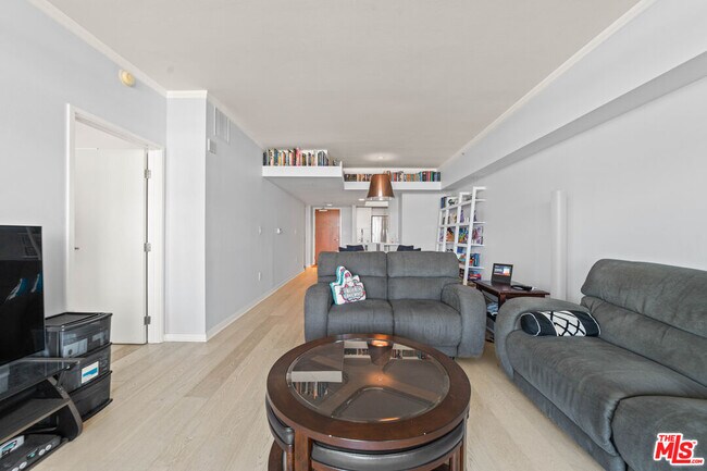 Building Photo - 13700 Marina Pointe Dr