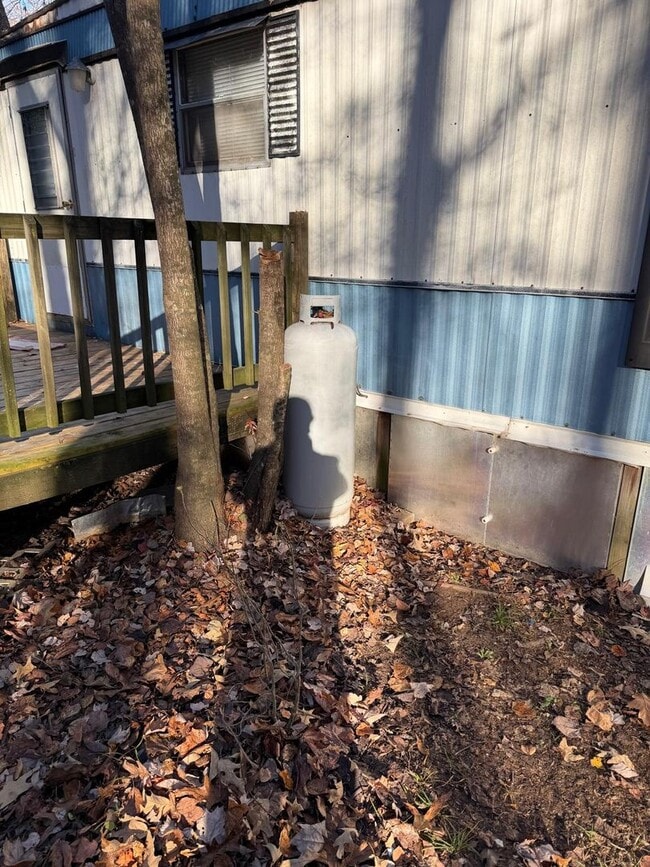 Building Photo - AVAILABLE NOW!