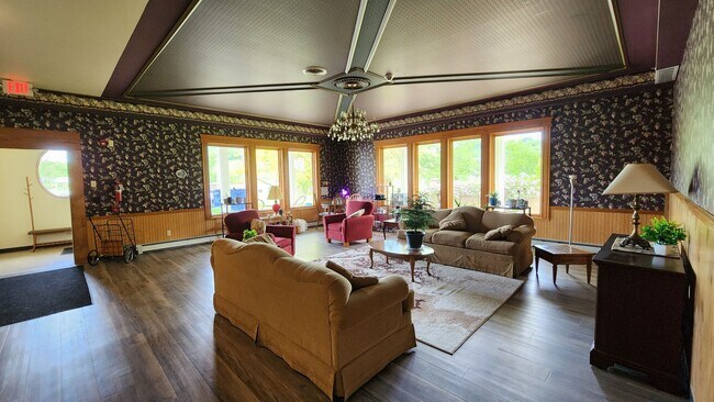 Building Photo - Simple Living w/Utilities INCLUDED- Even I...