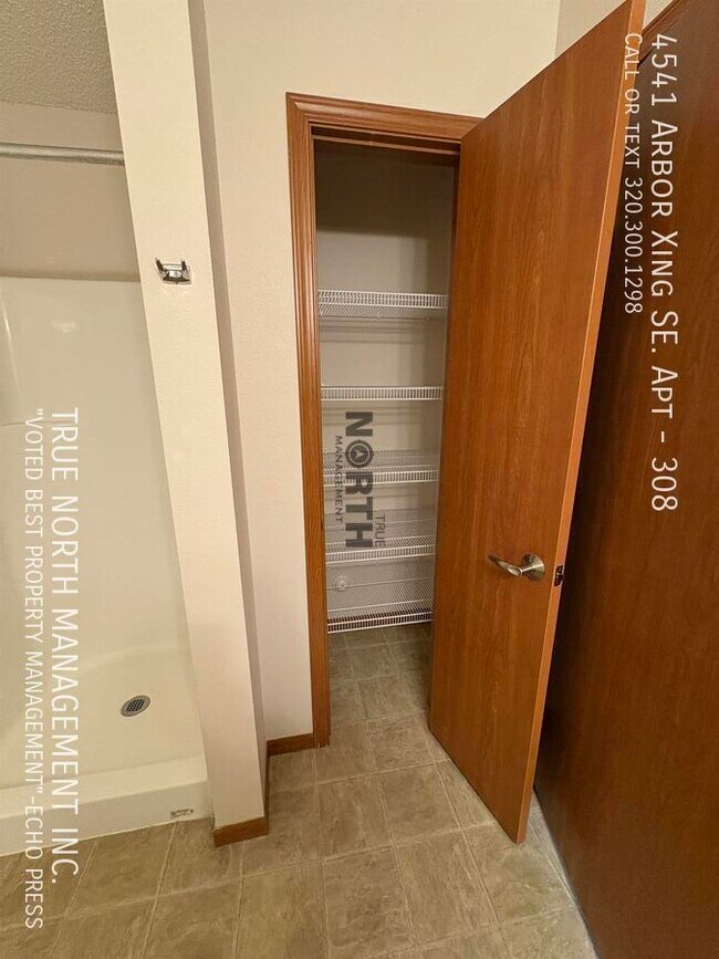 Building Photo - 4541 Arbor Xing SE