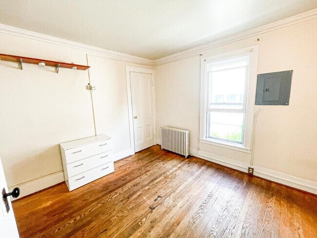 Building Photo - 705 E Seneca St