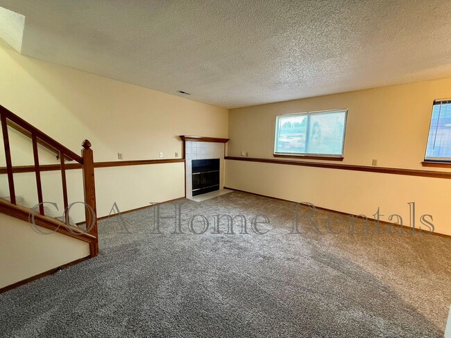 Building Photo - West Side Townhome