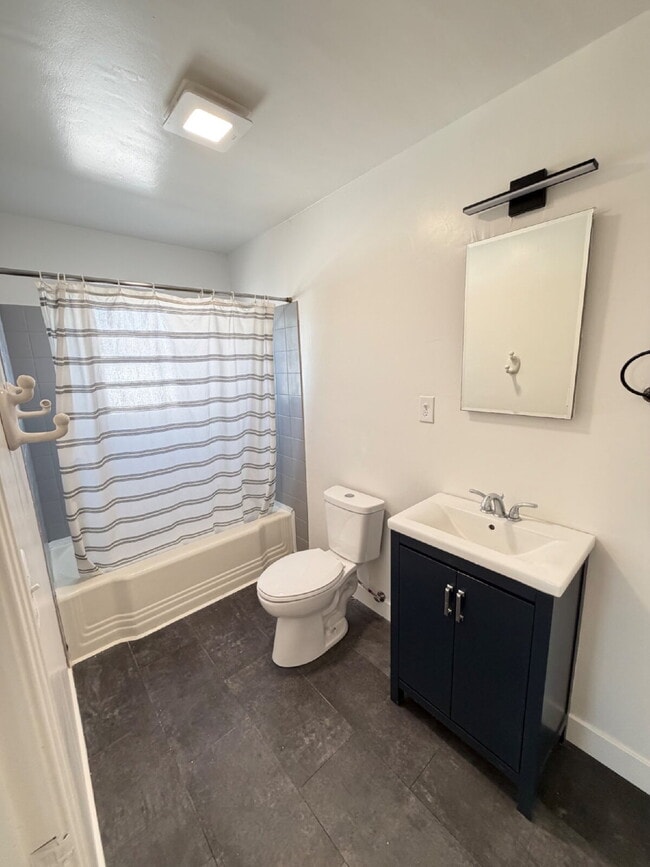 Building Photo - 1821 H St