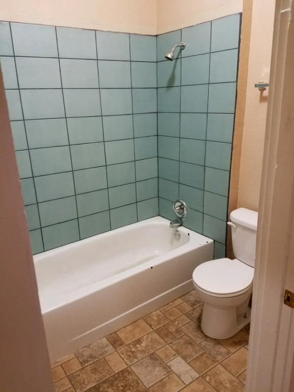 Building Photo - 1615 Collins Ave