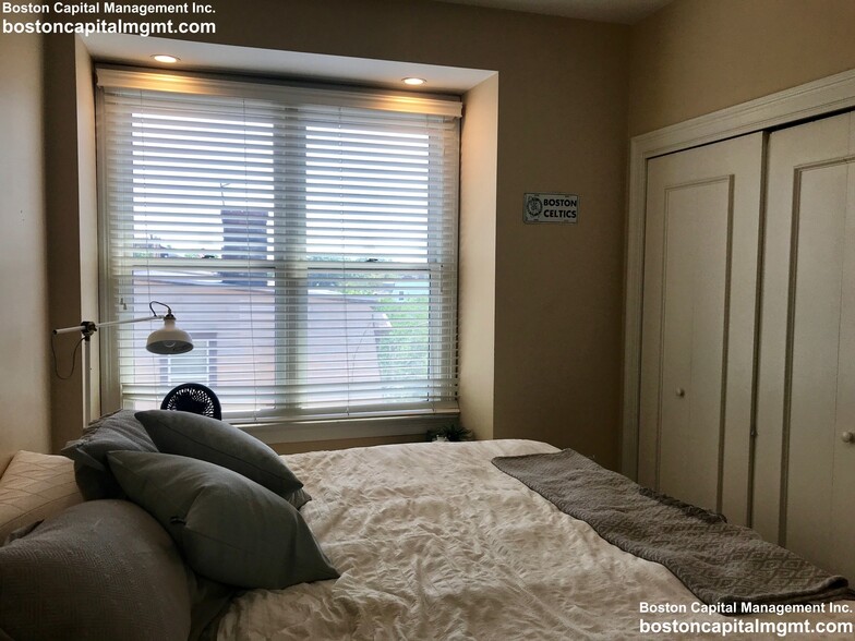 Building Photo - 360-362 Dorchester St. Unit 3