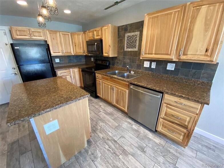 Primary Photo - 1064 Chambers Ct