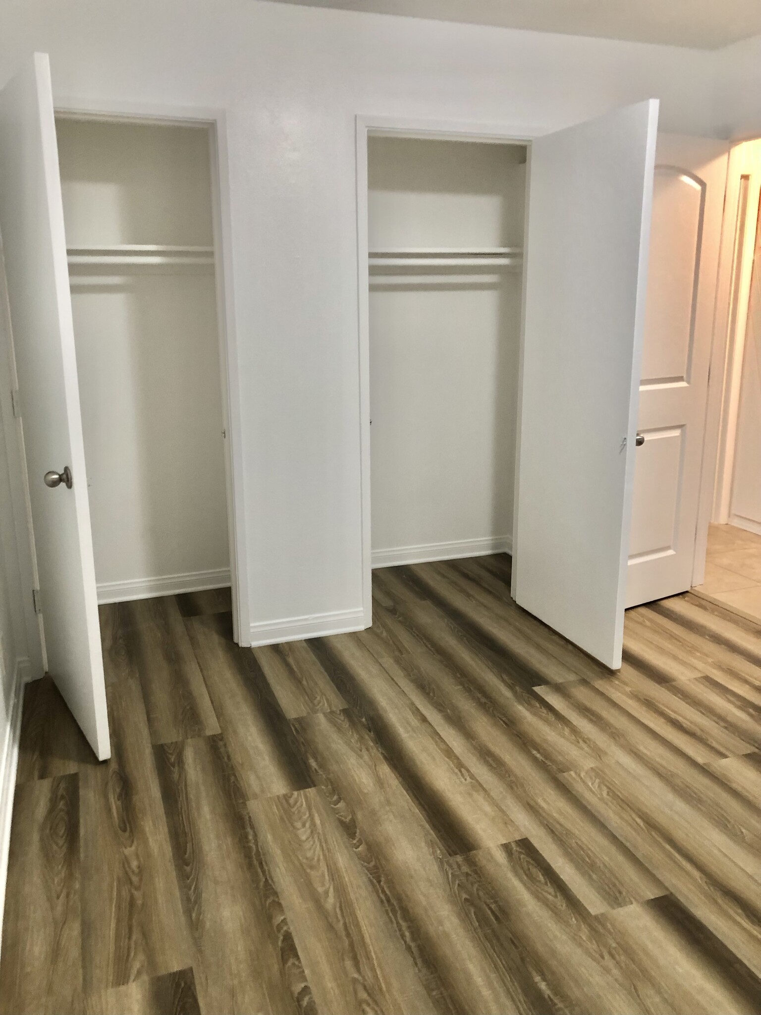 Similar closets in both bedrooms - 1214 N Park Western Dr