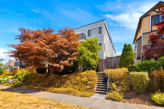 Primary Photo - Admiral District 1 Bedroom Condo with Laun...