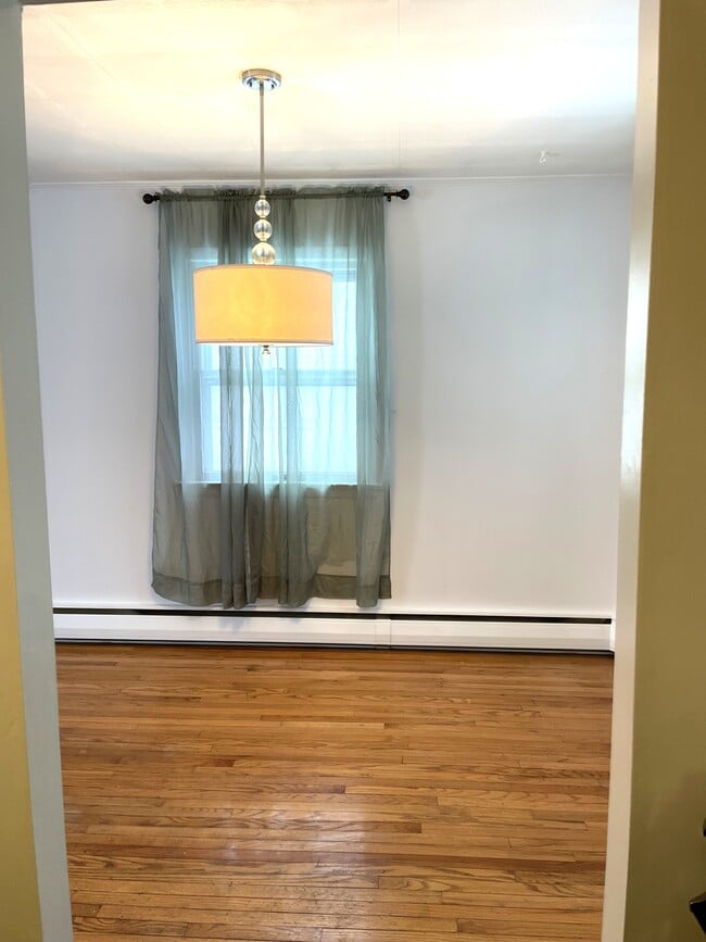 Building Photo - 117 Briarwood Dr