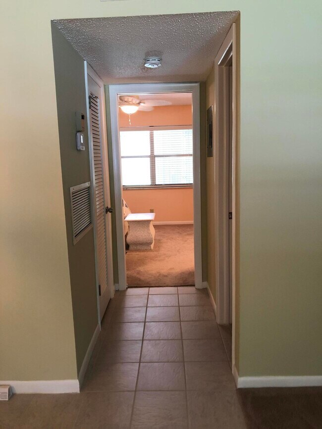 Building Photo - 405 High Point Blvd N