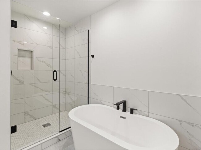 Building Photo - Beautiful Greenwood Townhome with Rooftop ...