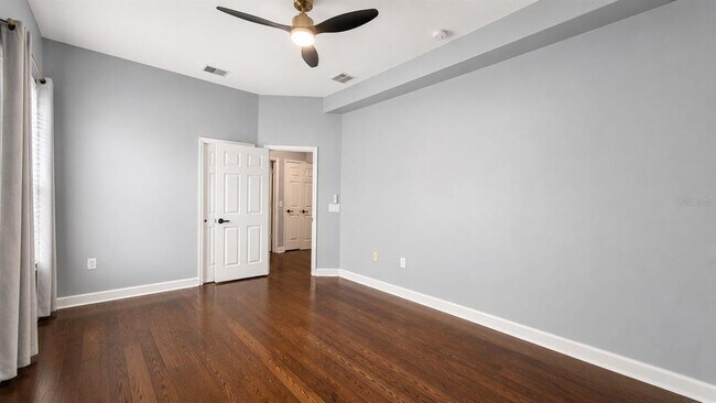 Building Photo - 439 Chelsea Ave