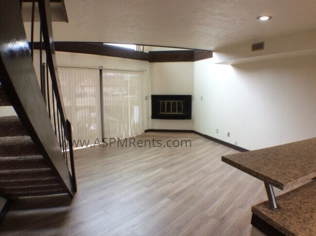 Building Photo - 1 bed, 1 bath, pool
