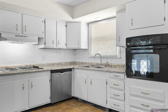 Building Photo - 3330 Tisdale Dr