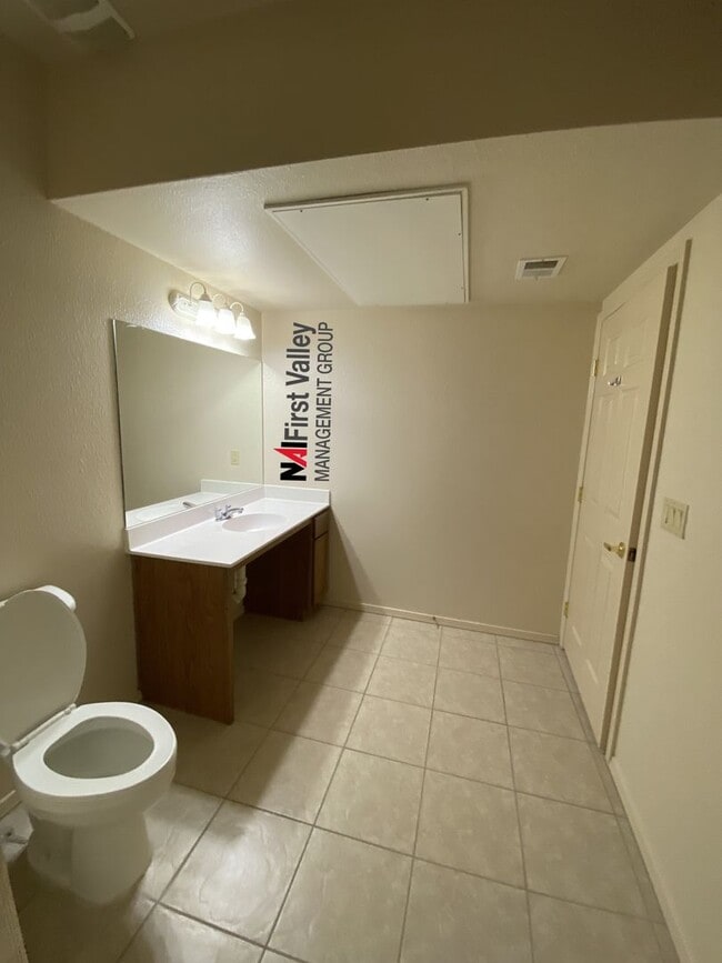 Building Photo - 1 Bedroom, 1 Bath