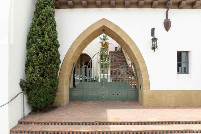 Building Photo - Chapala One