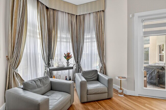 Building Photo - 9167 Oak Alley Dr