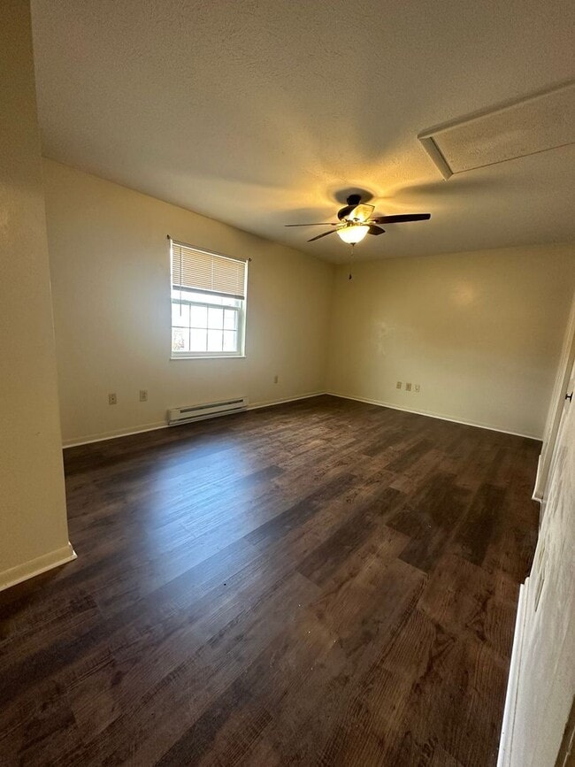 Building Photo - Apartment for Rent