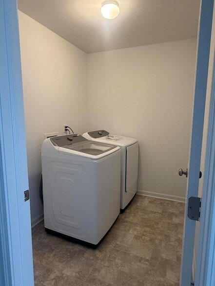 Building Photo - 2682 Valley Dr