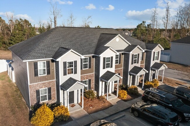 Building Photo - Welcome to the Burroughs!