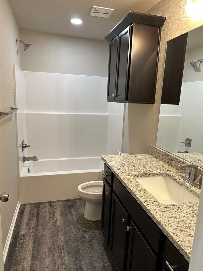 Building Photo - Bryan - 3 bedroom / 2 bath home in Bonham Trace neighborhood in North Bryan,