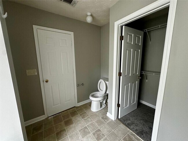 Building Photo - 413 Glenleigh Dr