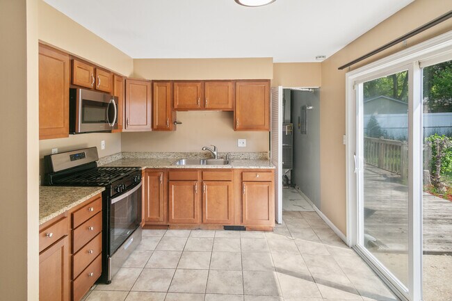 Building Photo - 164 Galewood Dr