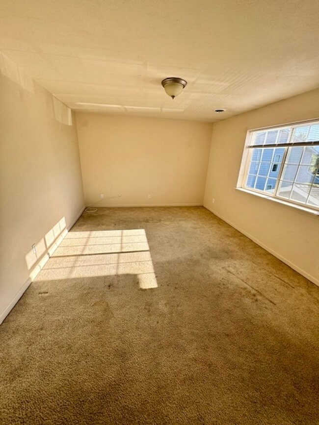Building Photo - 3 Bedroom, 2 Bathroom 4-Plex