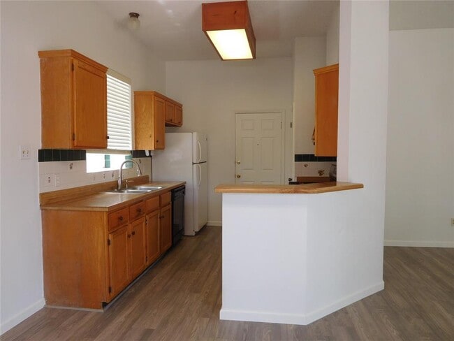 Building Photo - 2202 Quiet Wood Dr