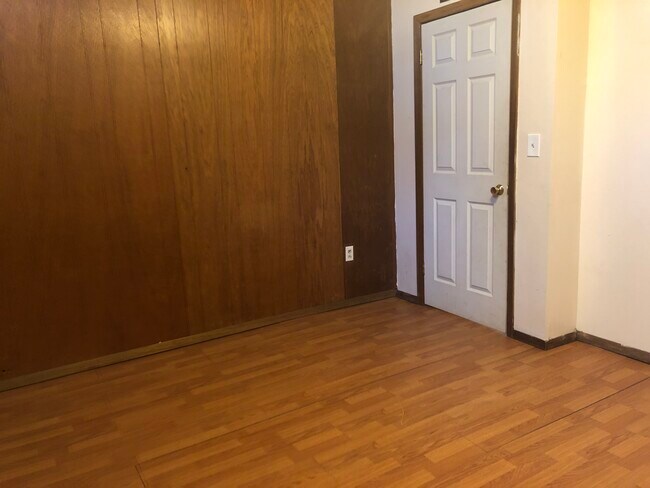 Building Photo - 364 Ruxton Ave