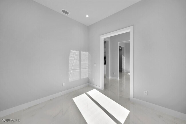Building Photo - 436 NW 38th Ave