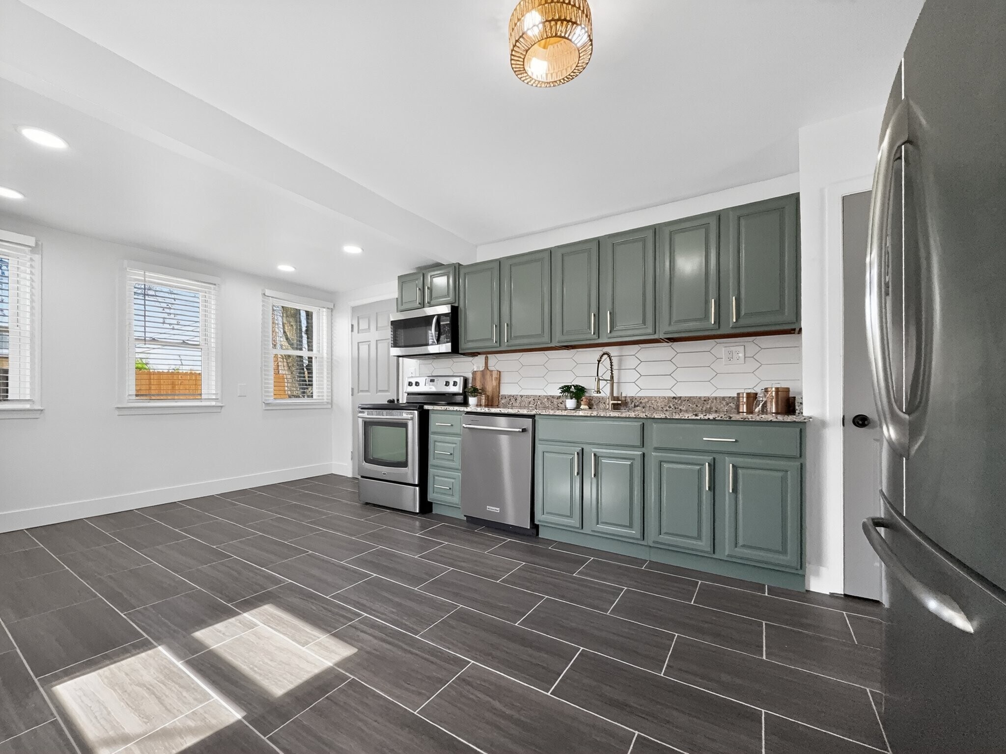 Building Photo - 13 Blinker Ct