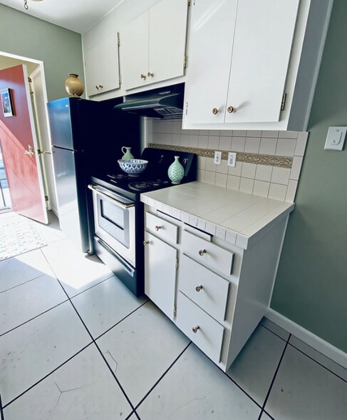 Building Photo - 6638 MacArthur Blvd