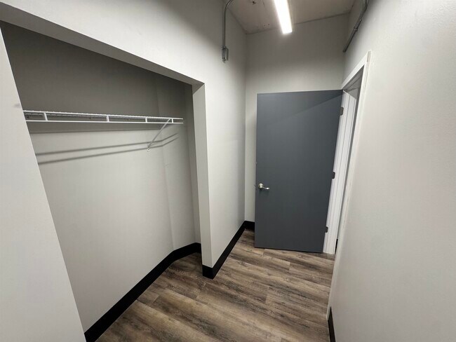 Building Photo - 217 S Badger Ave