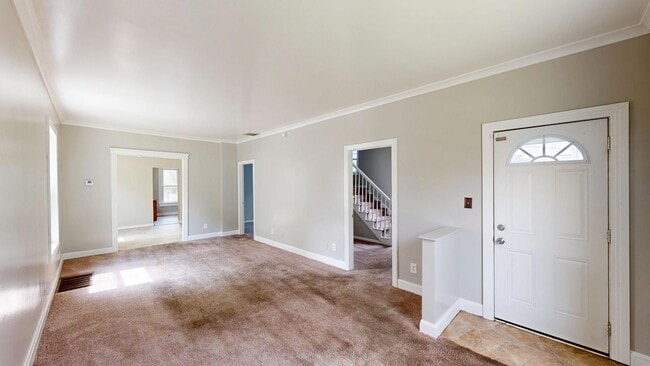 Building Photo - Spacious 3 Bedroom Home for Rent Near Downtown Toledo