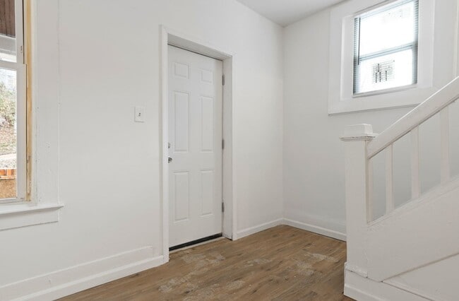 Building Photo - Carnegie - 2 Bedroom 1 Bathroom - Updated ...